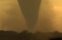 Het Klokhuis - Bart jaagt op tornado s